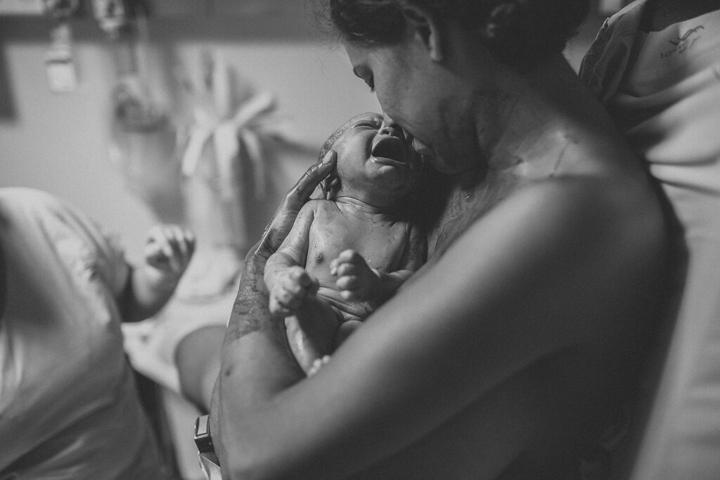 Nascer com direitos contacto pele com pele nascimento